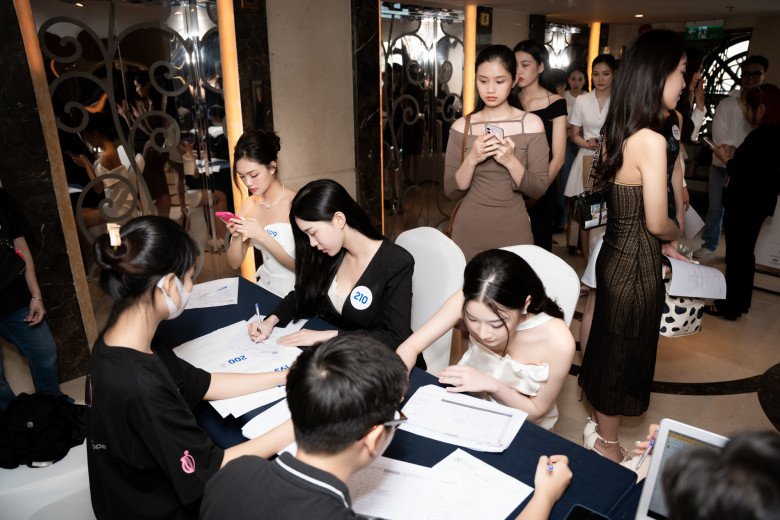 Dàn mỹ nhân bước vào ngày đầu Miss World Vietnam, nhan sắc không khác gì tranh vẽ - 4