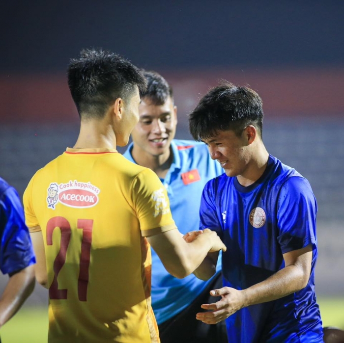 Bị HLV Troussier trả về, sao trẻ V.League có phản ứng bất ngờ sau cú đúp “dìm hàng” U22 Việt Nam