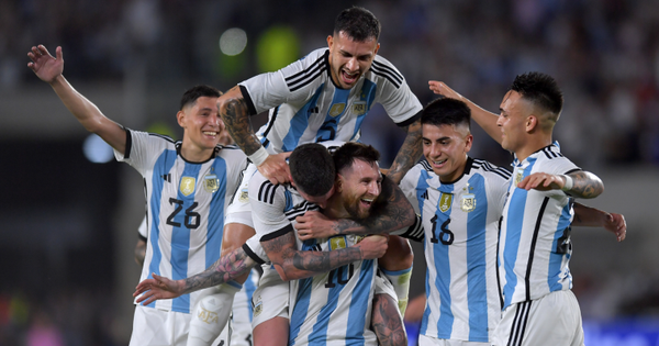 Đồng đội tiết lộ thái độ của Messi trong vụ phân biệt chủng tộc