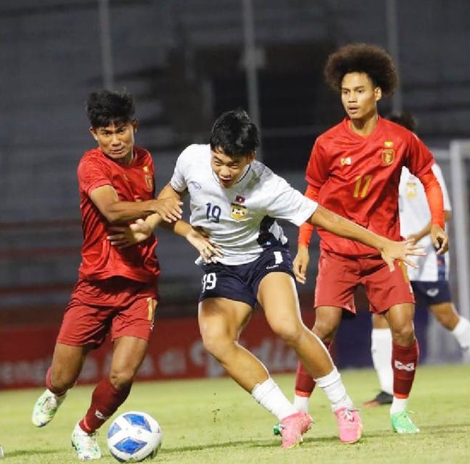 U19 Lào giúp U19 Việt Nam giữ hy vọng giành vị trí thứ 2 bảng đấu