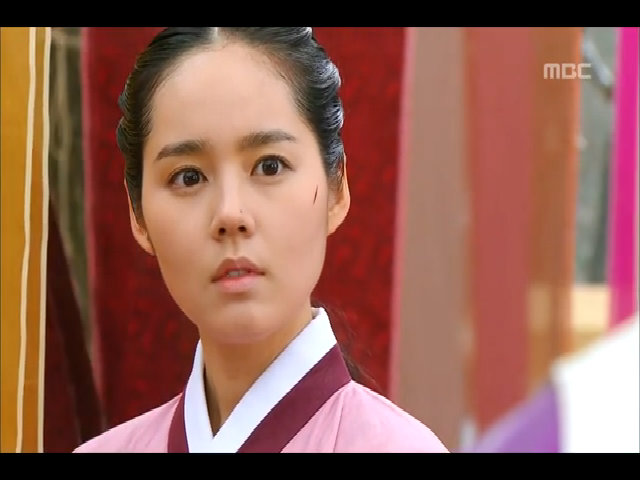 Han Ga In trong Mặt trăng ôm mặt trời