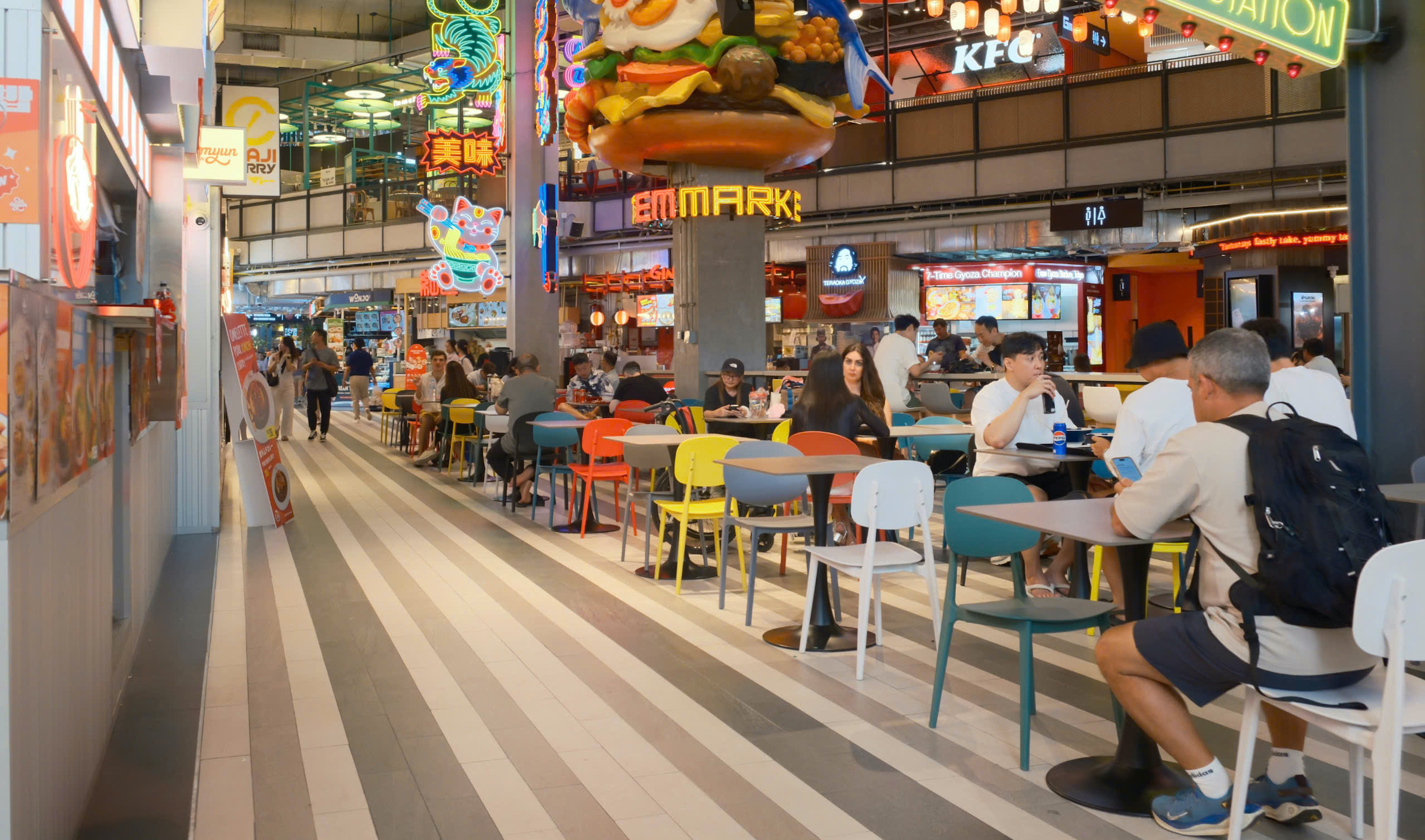 Khu foodcourt ở trung tâm mua sắm EmSphere, Bangkok đi vào hoạt động từ cuối tháng 12 năm ngoái.