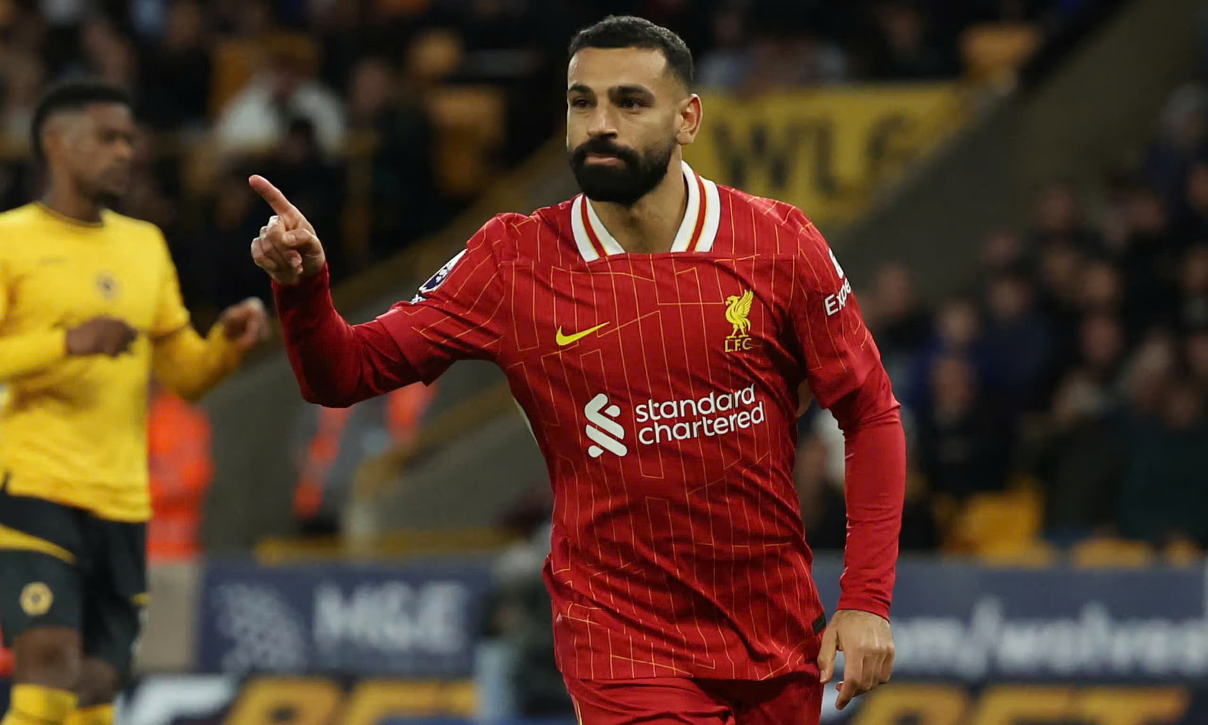 Salah ăn mừng quả phạt đền nâng tỷ số lên 2-1 cho Liverpool trước Wolverhampton. Ảnh: Reuters