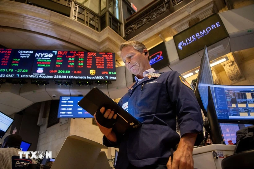 Chứng khoán Mỹ tiếp tục lao dốc khi Trung Quốc áp thuế trả đũa.