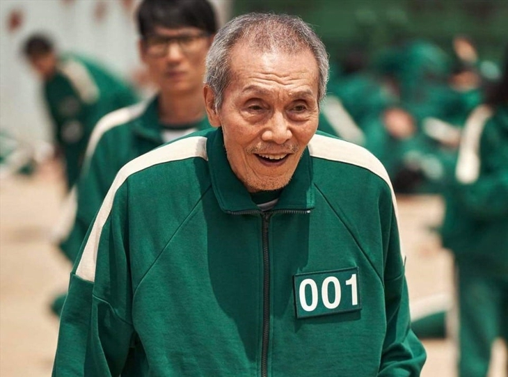 HIEUTHUHAI Vượt Mặt Hòa Minzy Với “Nước Mắt Cá Sấu”