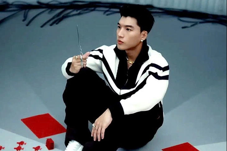 HIEUTHUHAI Vượt Mặt Hòa Minzy Với “Nước Mắt Cá Sấu”