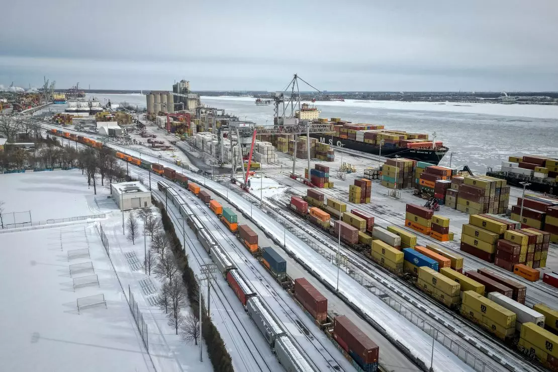 Kinh tế Mỹ chao đảo sau 100 ngày Trump trở lại