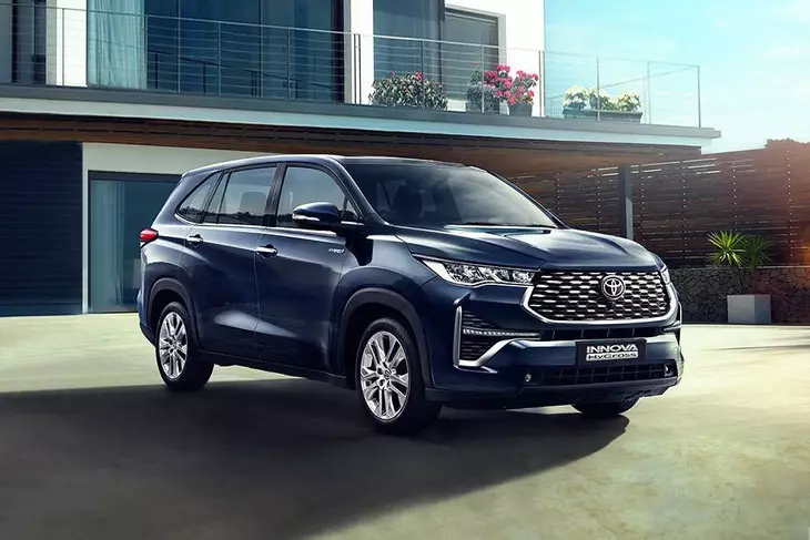 Linh Kiện Hybrid Khó Khăn, Người Mua Xe Toyota Innova Hybrid Chờ Đến 2 Năm Rưỡi