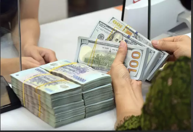 Việt kiều về nước: Quy định mang tiền mặt và thủ tục hải quan