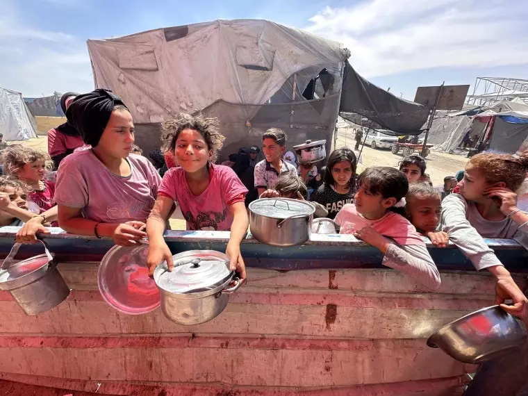 Vươn lên giữa đống đổ nát: Một ngày trong cuộc sống của gia đình Al-Zurai ở Gaza