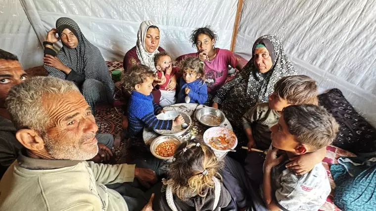 Vươn lên giữa đống đổ nát: Một ngày trong cuộc sống của gia đình Al-Zurai ở Gaza