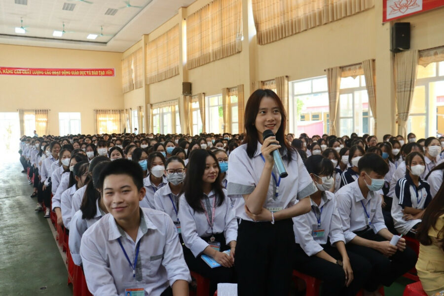 Bỏ hình thức ký luật đình chỉ học sinh