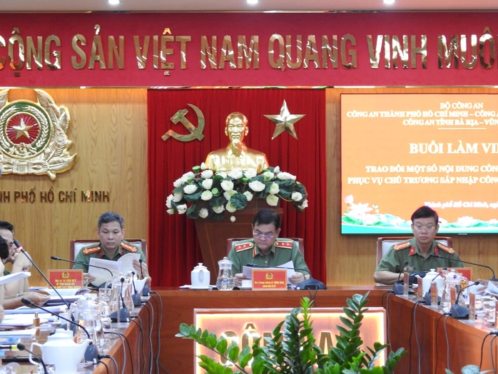 Sáp nhập công an