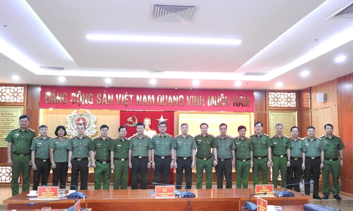 Sáp nhập công an