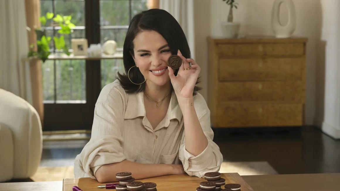 Selena Gomez - Oreo