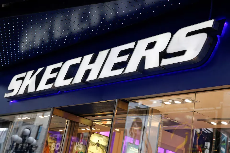 Skechers rút khỏi sàn chứng khoán