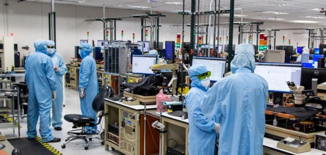Apple khó đưa sản xuất iPhone về Mỹ dù ông Trump dọa áp thuế
