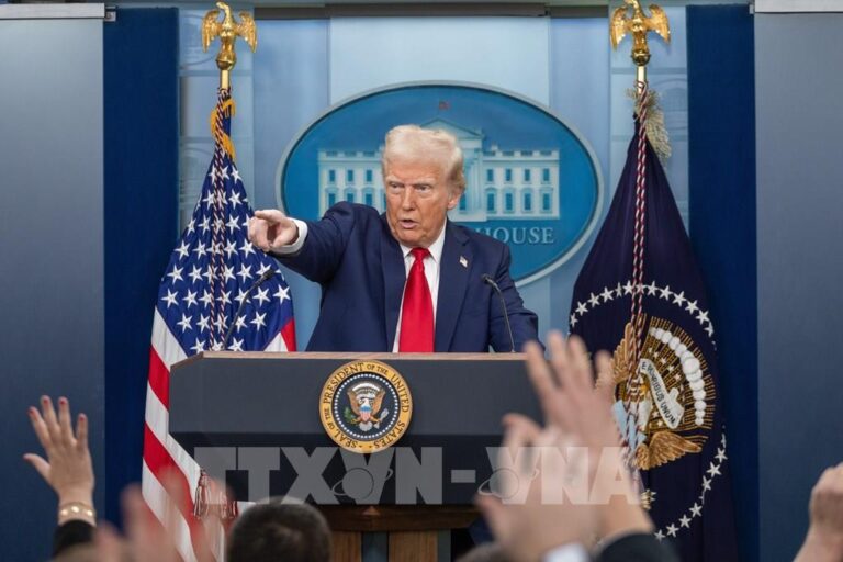 Trump trừng phạt Nga
