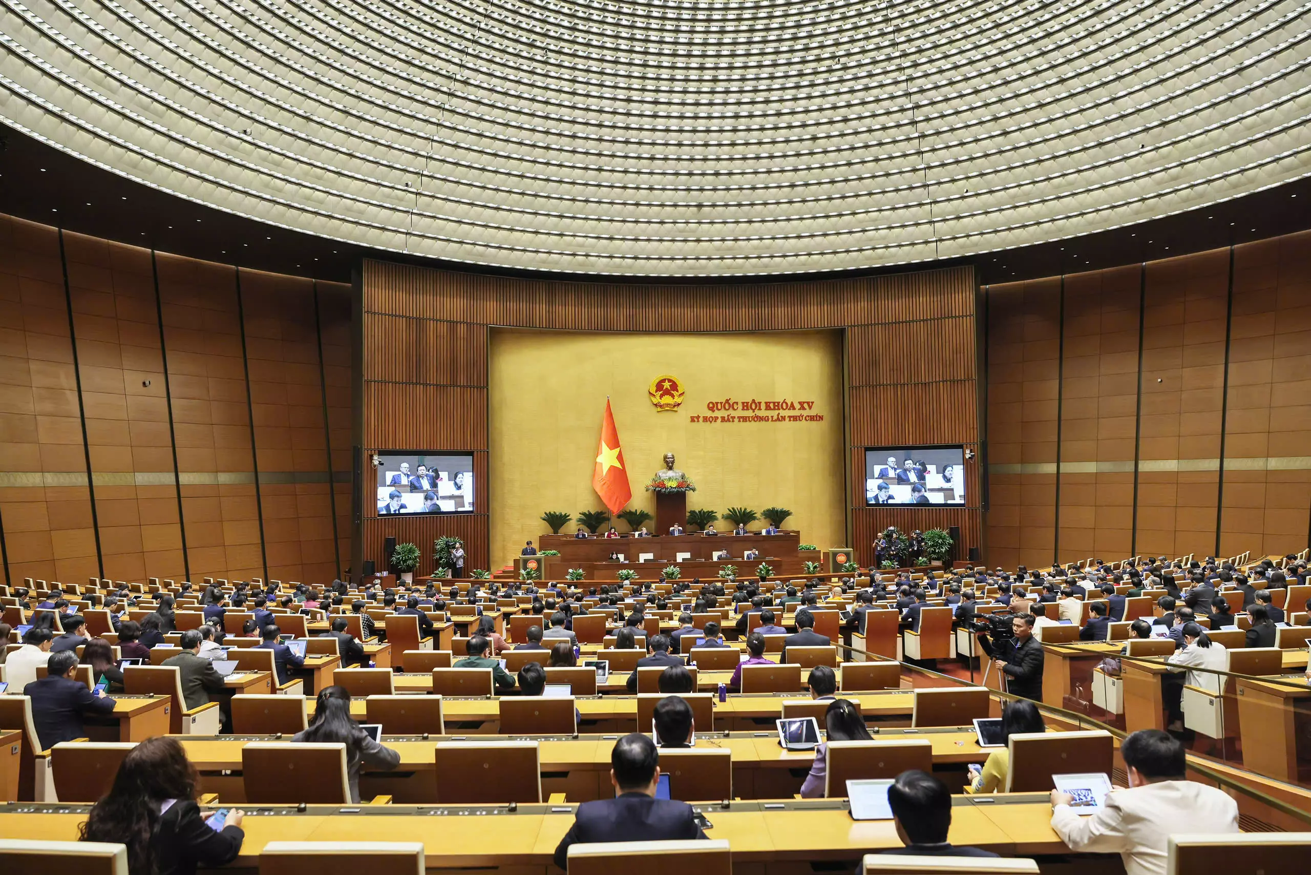 Bộ Chính trị yêu cầu cải cách pháp luật: Không đẩy khó cho dân và doanh nghiệp