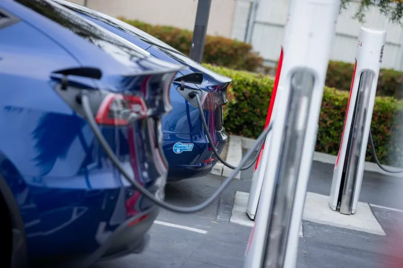 doanh số Tesla sụt giảm