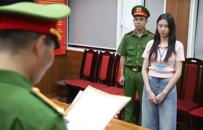 Hoa hậu Thùy Tiên
