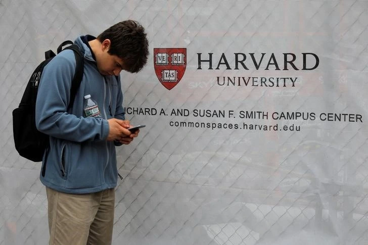 lệnh cấm sinh viên quốc tế Harvard