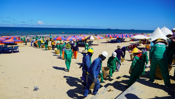 rác tràn ngập Bãi Sau