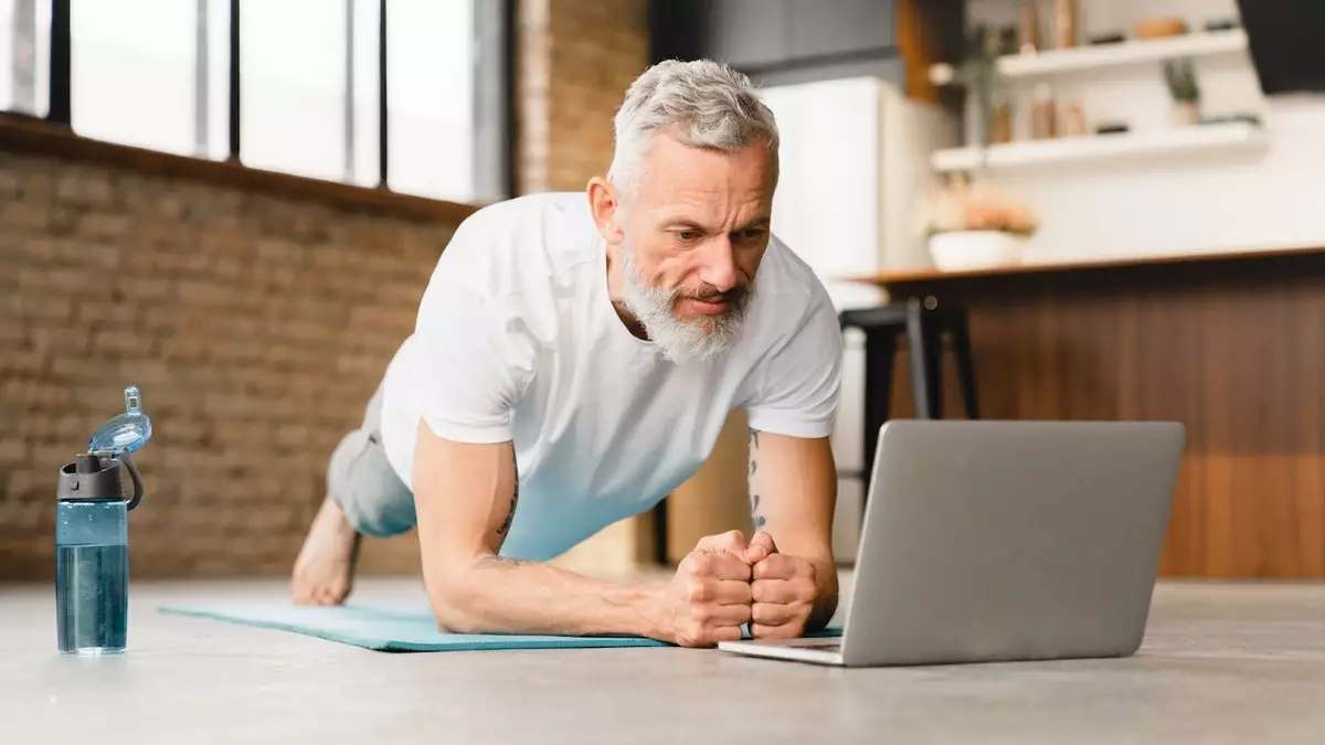 Tại sao mỡ bụng tăng khi bạn già đi? Đây là 3 cách để ngăn chặn