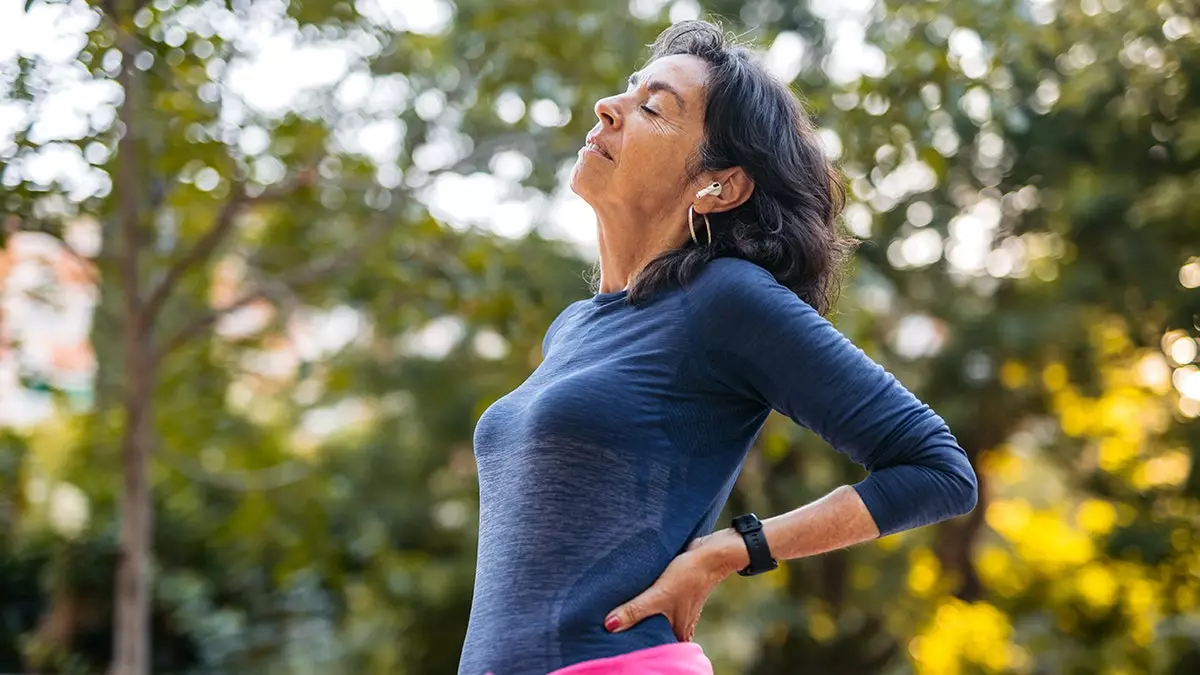 Tại sao mỡ bụng tăng khi bạn già đi? Đây là 3 cách để ngăn chặn