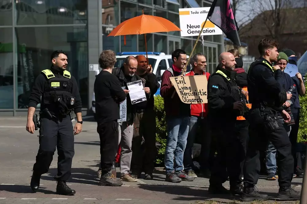 Tesla bị hai hãng xe Trung Quốc vượt mặt tại Anh, khủng hoảng lan rộng khắp châu Âu