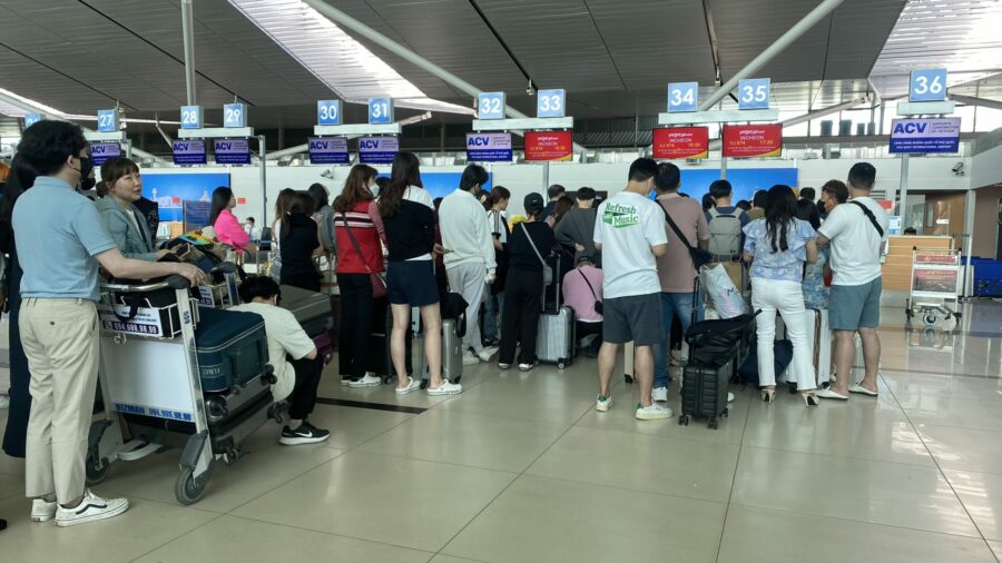 xé thẻ lên máy bay