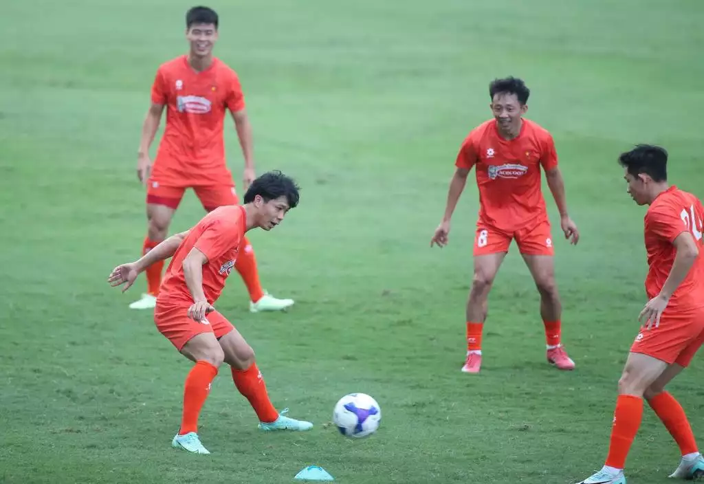 Công Phượng rời đội tuyển Việt Nam vì chấn thương, Quốc Việt được triệu tập thay thế