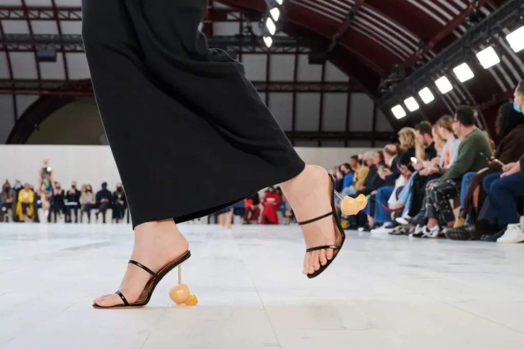 Dior bổ nhiệm Jonathan Anderson làm giám đốc sáng tạo, mở ra chương mới cho nhà mốt Pháp