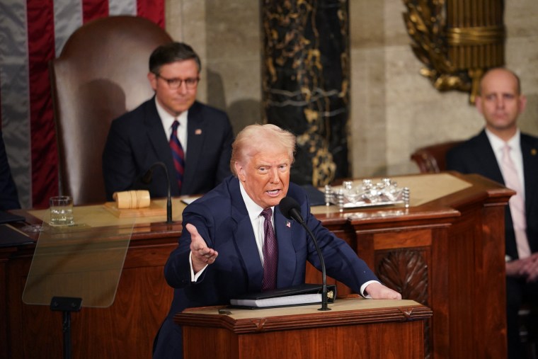 Các nhà khoa học Mỹ phản công chiến dịch cắt giảm tài trợ của Trump - Hình ảnh minh họa