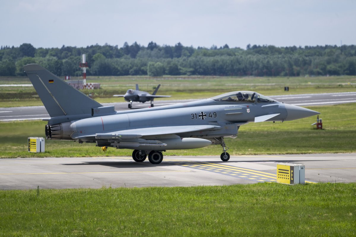 Căng thẳng Biển Baltic: Đức điều Eurofighter chặn máy bay do thám Nga không bật tín hiệu - Hình ảnh minh họa