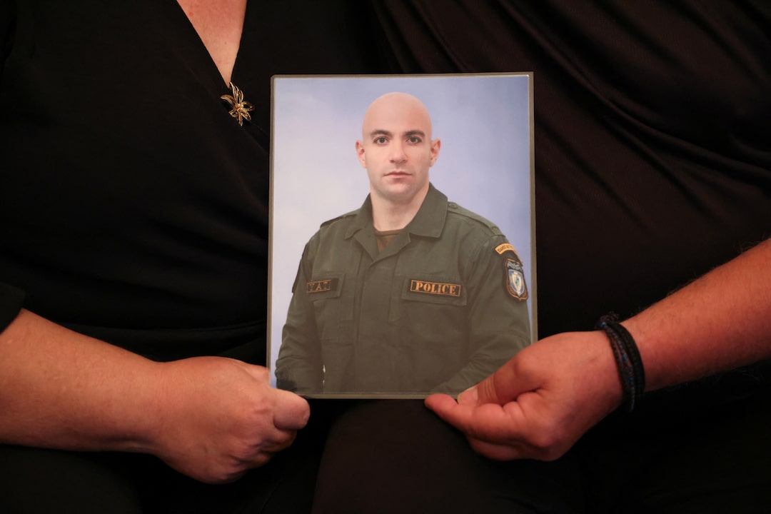 Điều tra côn đồ bóng đá Hy Lạp hé lộ mạng lưới ma túy và tống tiền - Hình ảnh minh họa