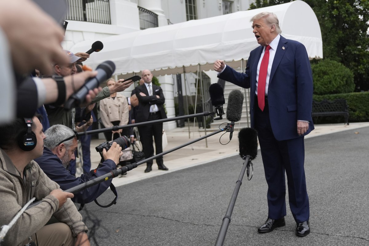 Donald Trump tìm kiếm thỏa thuận thương mại mới tại G7 giữa khủng hoảng toàn cầu - Hình ảnh minh họa