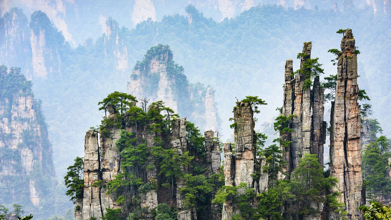 Hang động Trương Gia Giới bị ô nhiễm nặng do rác thải sinh hoạt - Hình ảnh minh họa
