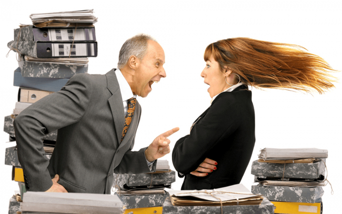 sếp la mắng nhân viên