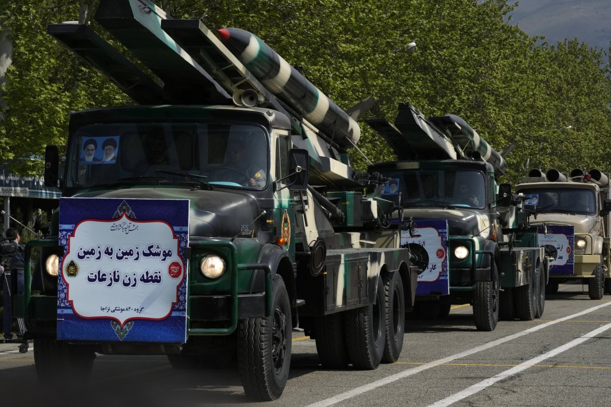 Iran cảnh báo tấn công lực lượng Mỹ nếu Israel đánh cơ sở hạt nhân - Hình ảnh minh họa