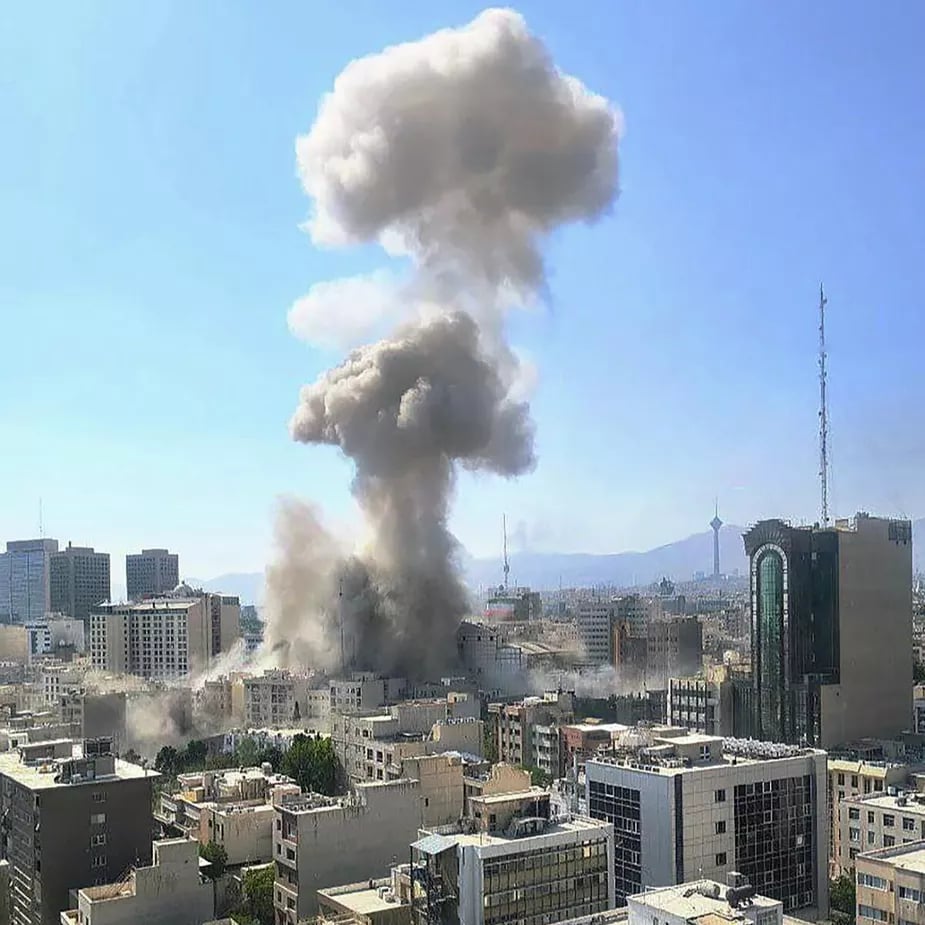 Israel không kích vào trung tâm Tehran: Căng thẳng leo thang chưa từng có - Hình ảnh minh họa