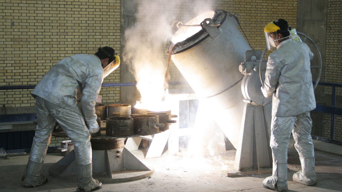 Israel phá hủy cơ sở chuyển đổi uranium tại Isfahan của Iran - Hình ảnh minh họa
