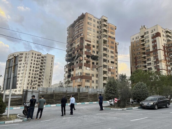 Israel tấn công cơ sở hạt nhân Iran, giao tranh bùng nổ toàn khu vực - Hình ảnh minh họa