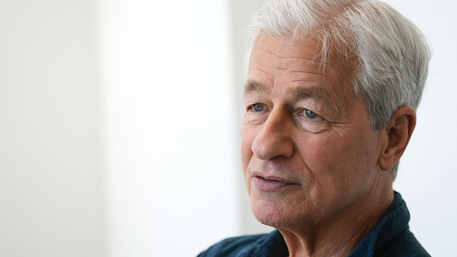 Jamie Dimon cảnh báo nguy cơ suy thoái kinh tế do tác động thuế quan - Hình ảnh minh họa