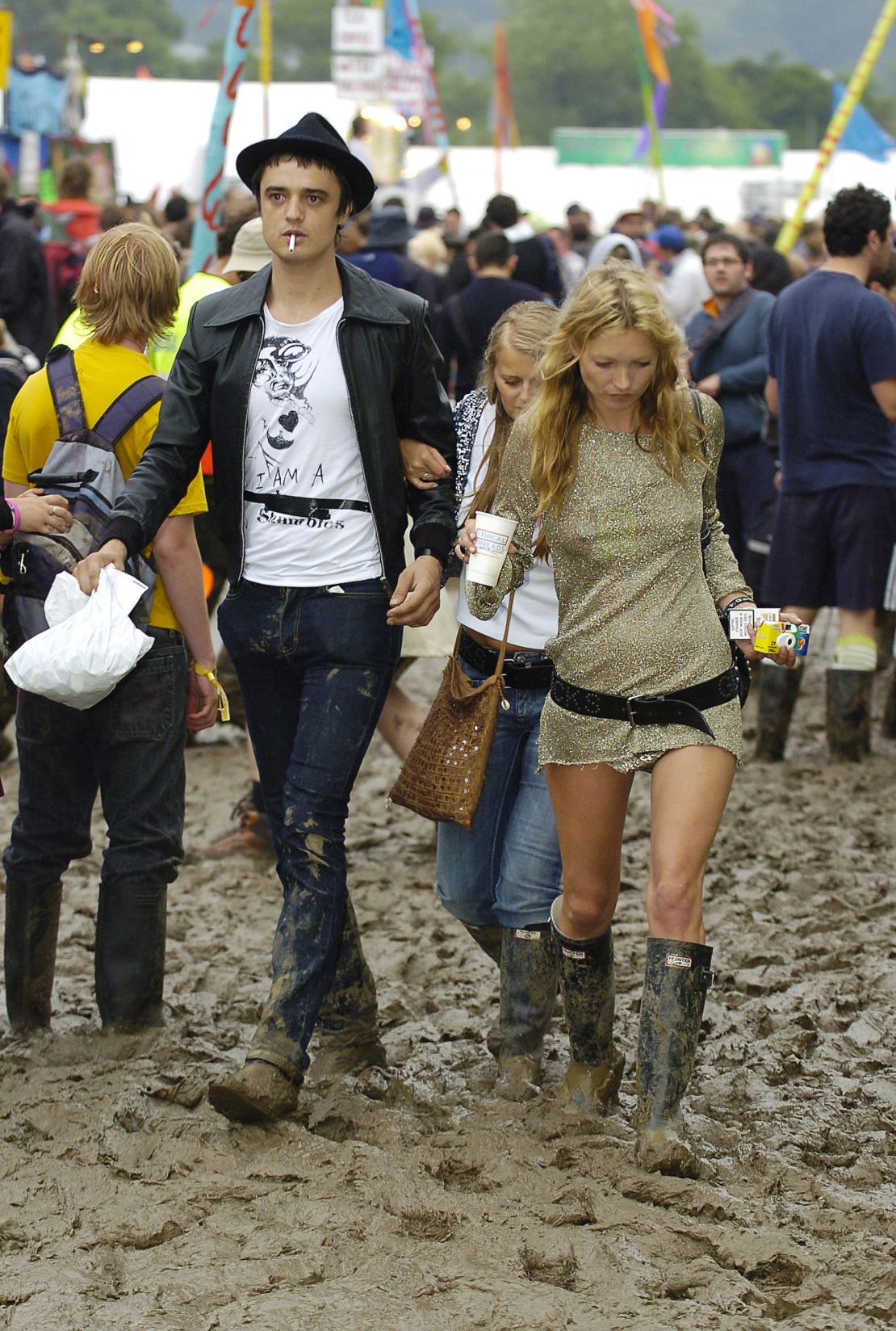 Kate Moss và đôi ủng huyền thoại: Biểu tượng thời trang lễ hội Glastonbury - Hình ảnh minh họa