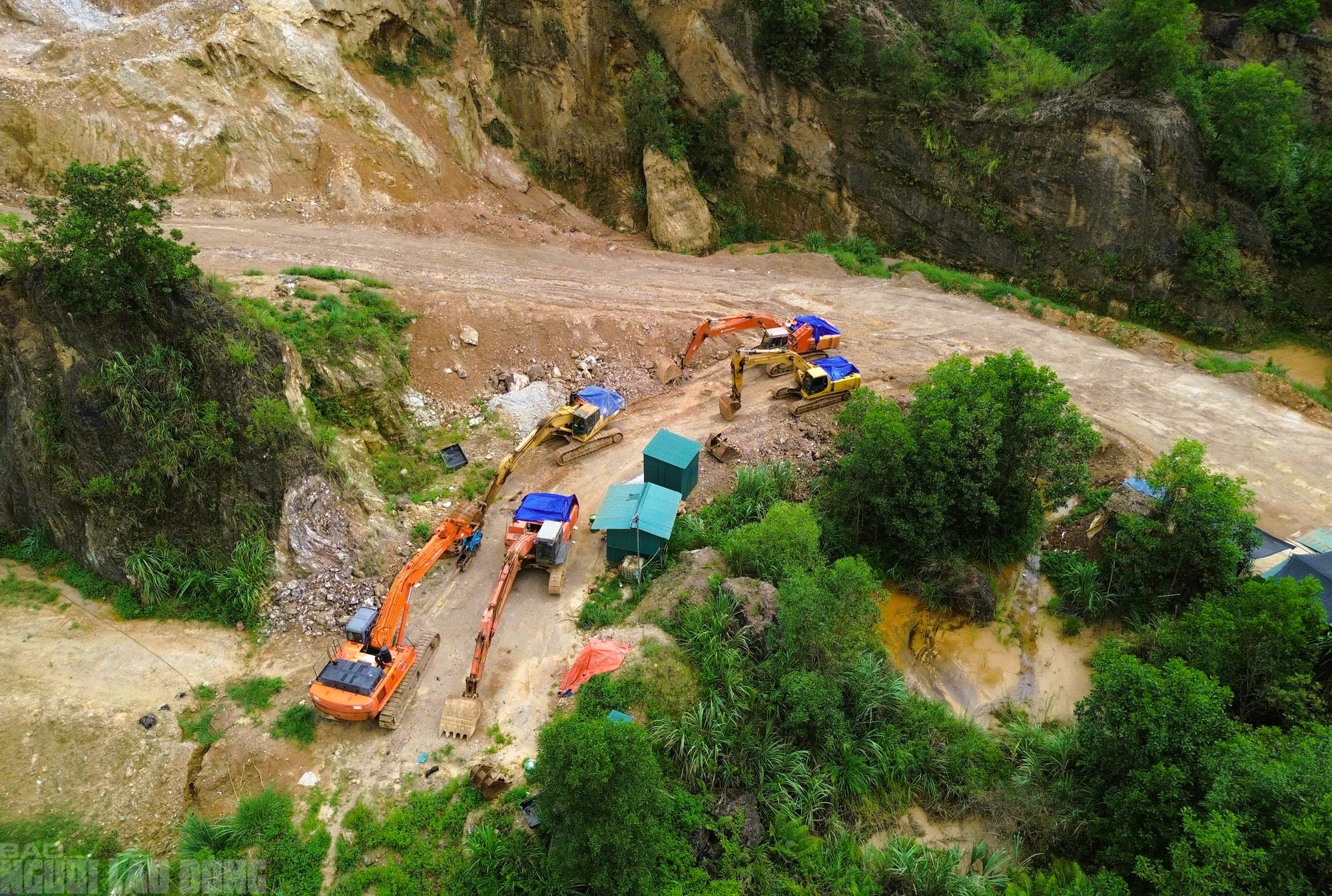 Lộ hiện trạng mỏ đất nơi Tuấn “thần đèn” khai thác vượt phép đặc biệt lớn - Hình ảnh minh họa