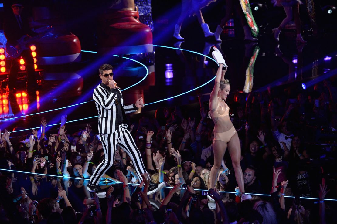 Miley Cyrus hé lộ cú sốc danh tiếng trong thời kỳ "Bangerz" - Hình ảnh minh họa