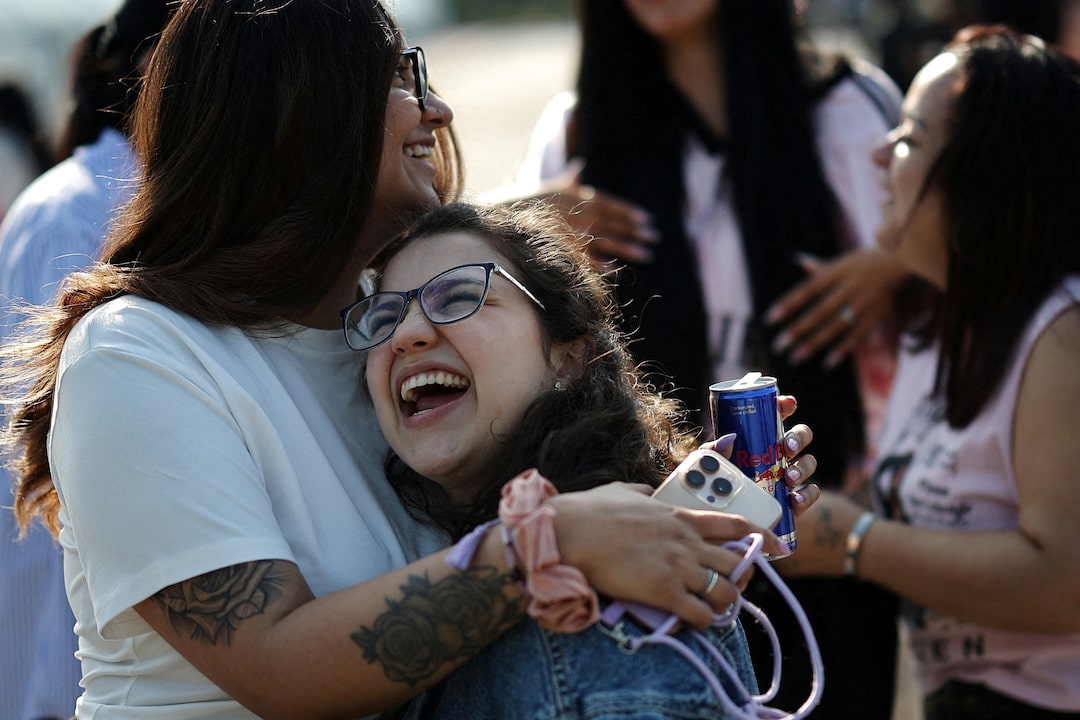 Người hâm mộ toàn cầu háo hức chờ BTS tái hợp sau xuất ngũ - Hình ảnh minh họa