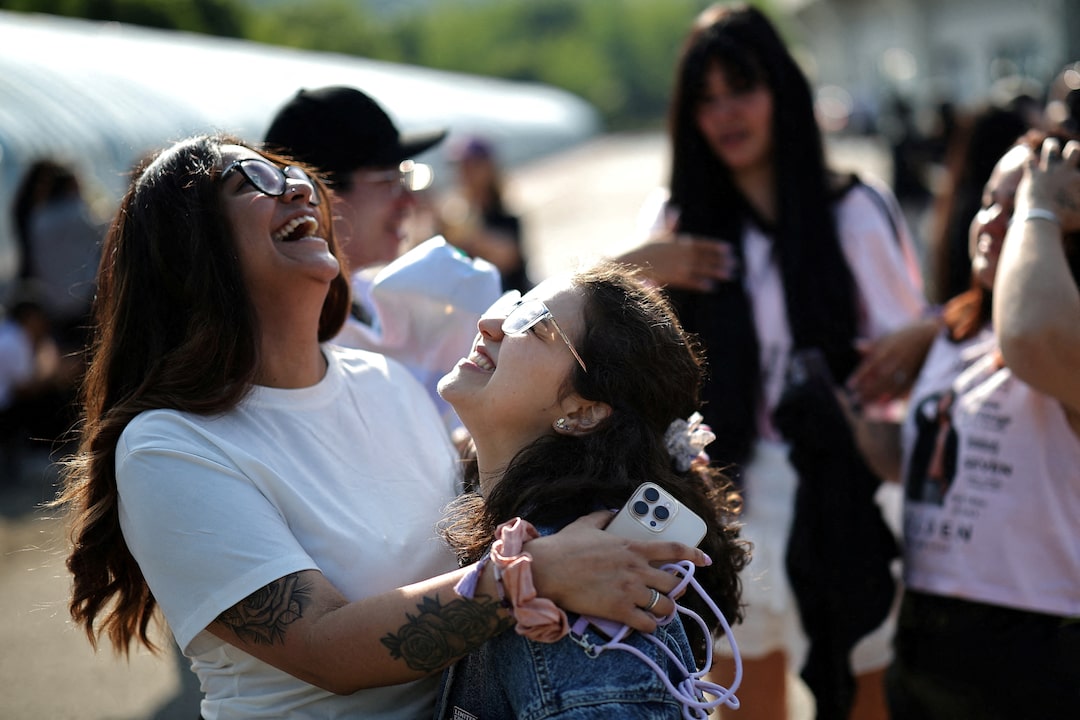 Người hâm mộ toàn cầu háo hức chờ BTS tái hợp sau xuất ngũ - Hình ảnh minh họa