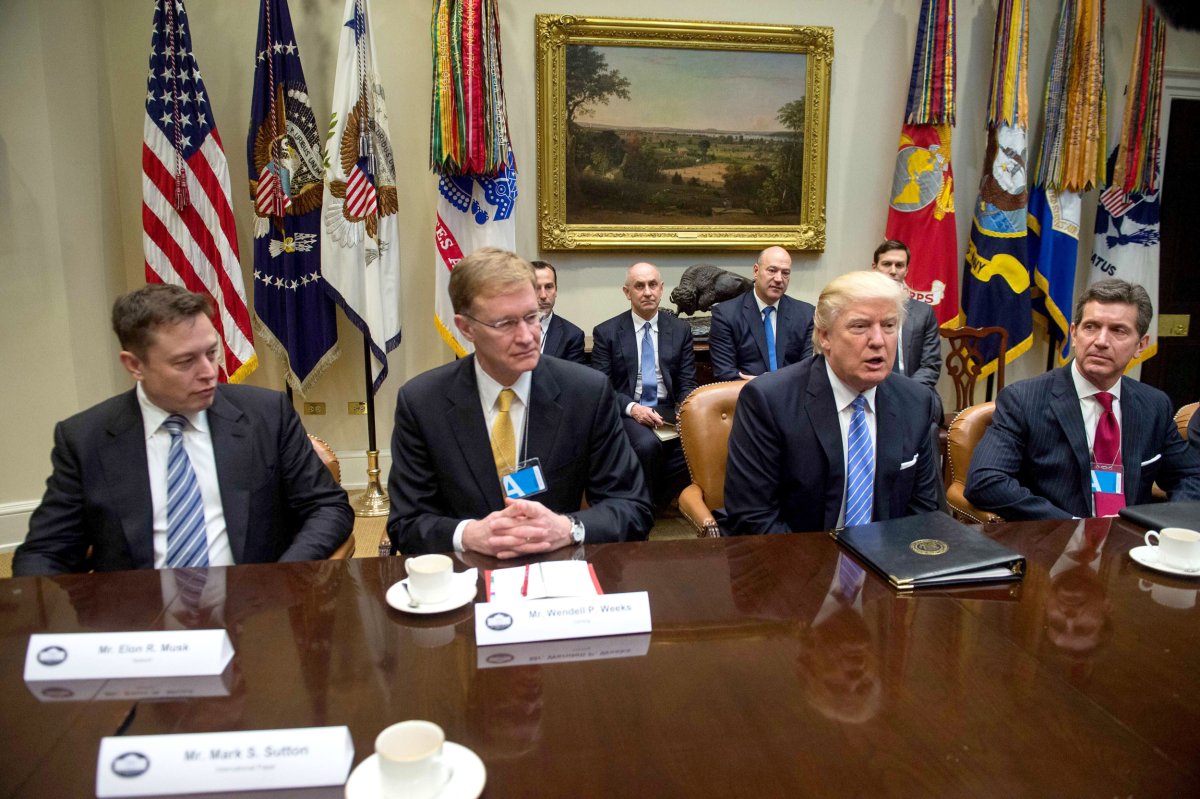 Tình bạn Trump – Musk rạn nứt vì bất đồng chính sách chi tiêu - Hình ảnh minh họa